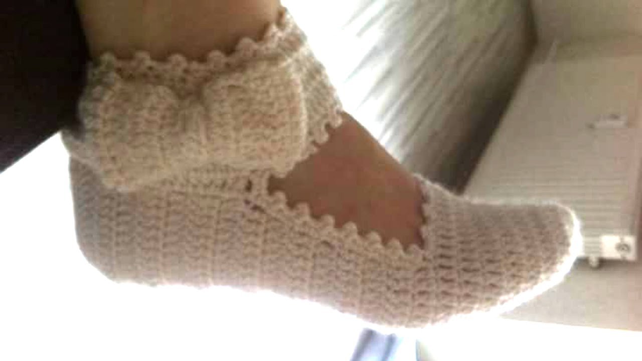 Pantufla con pulsera y lazo a crochet con tutorial completo