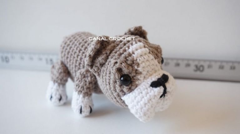 Perro bulldog amigurumi