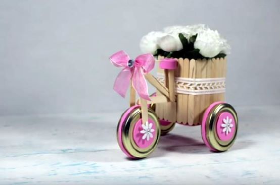 Triciclo decorativo con Palitos de helado